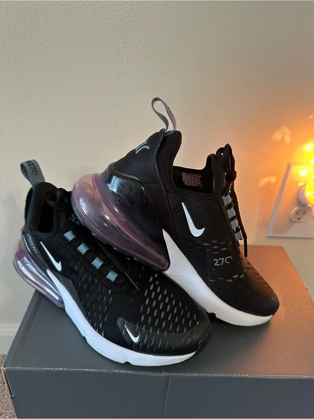 Nike Air Max 270 Women’s Black with Purple Air Unit Sneakers, Size 7